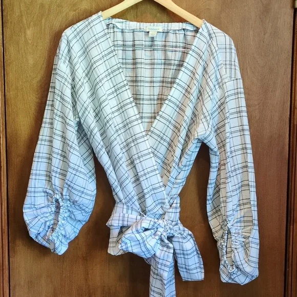 Sundance Dora Wrap Blouse In Black and White Size L - Picture 2 of 7